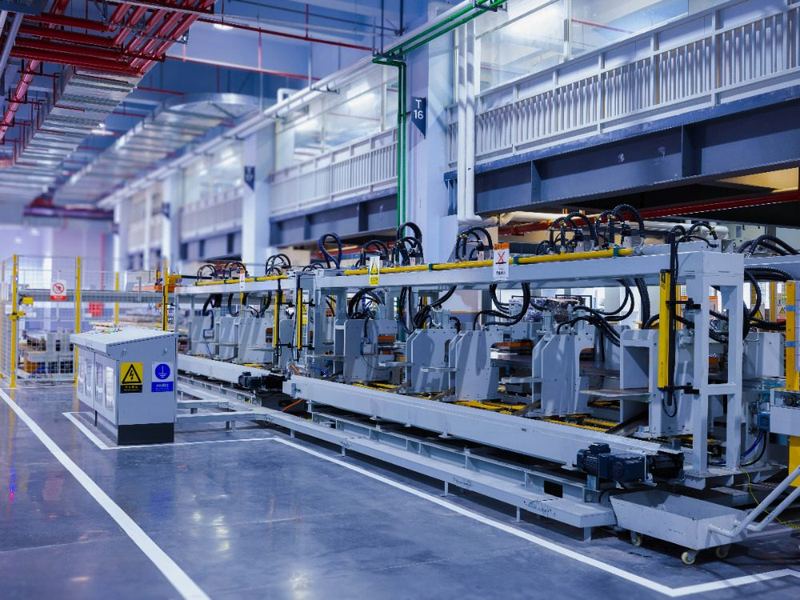 Automatisierte Fertigungslinie im Maschinen- und Anlagenbau